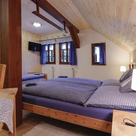 Casa de Férias Six Bedroom Holiday In Horni Marsov *