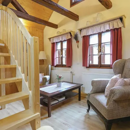 Casa de Férias Six Bedroom Holiday In Horni Marsov *