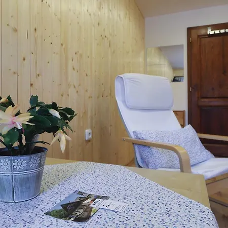 Casa de Férias Six Bedroom Holiday In Horni Marsov