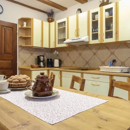 Six Bedroom Holiday In Horni Marsov Casa de Férias *